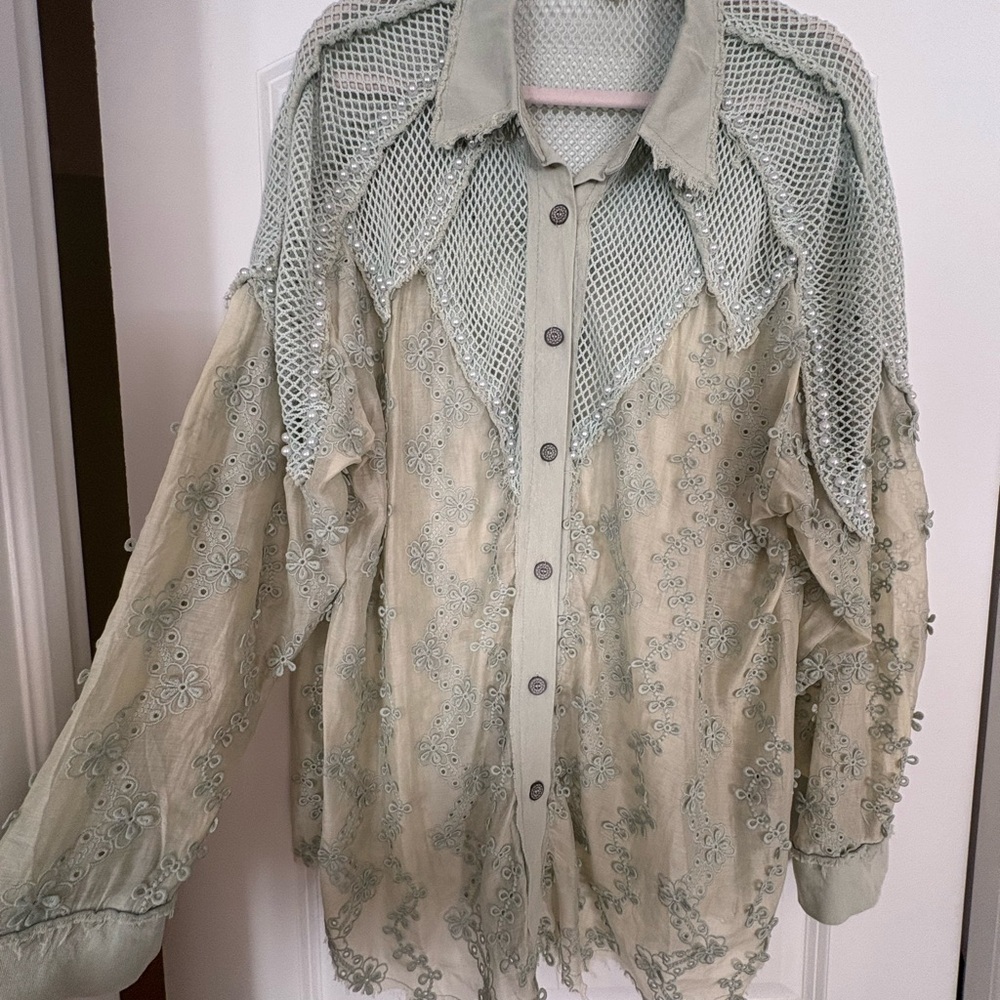 POL Balloon Sleeve Textured Button Up With Pearl Embellishments Size Large